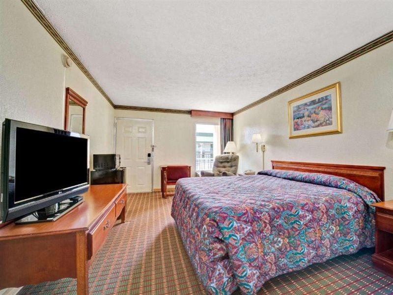 Super 8 By Wyndham Mcdonough Ga Hotel Luaran gambar